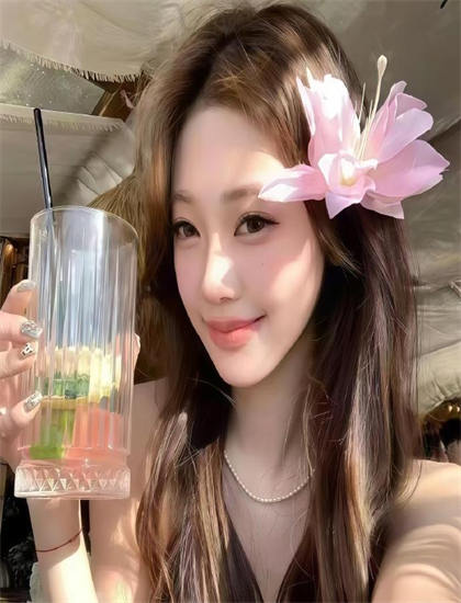 《黑暗王国》色彩运用解析震撼人心的：色调选择与情绪表达分析